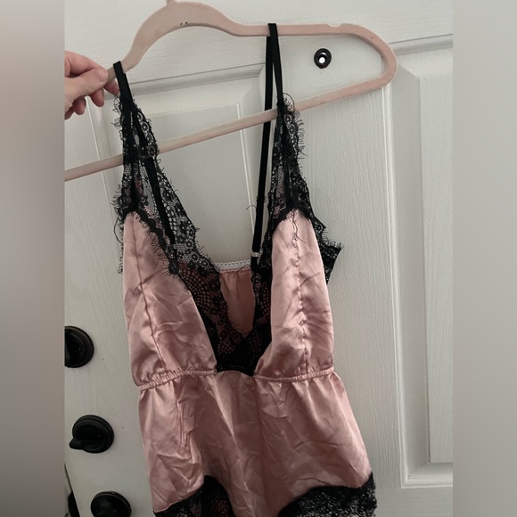 Sexy silky romper 🔴 - Picture 3 of 4